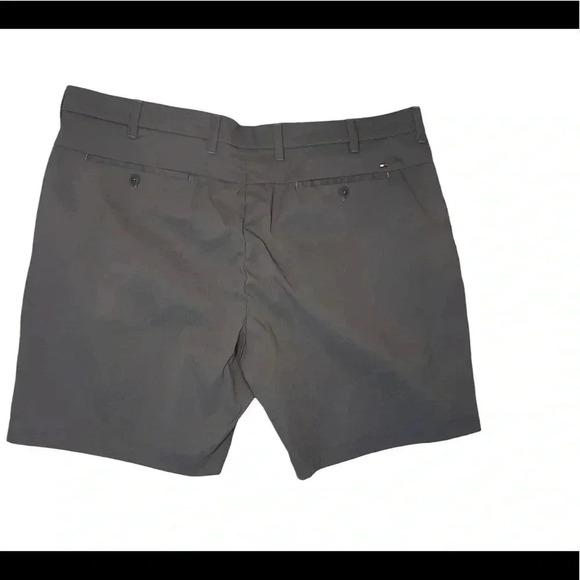 Tommy Hilfiger gray 9 inch flex shorts sz 44 - Picture 2 of 5